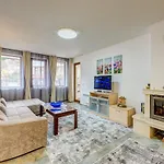 Apartment Bright And Spacious 2-bdr With Balcony By Flat Mаnager *