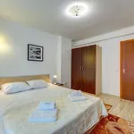 公寓 Bright And Spacious 2-bdr With Balcony By Flat Mаnager 潘波洛沃