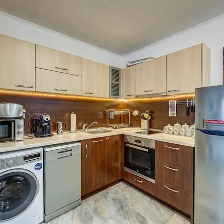 Daire Bright And Spacious 2-bdr With Balcony By Flat Mаnager