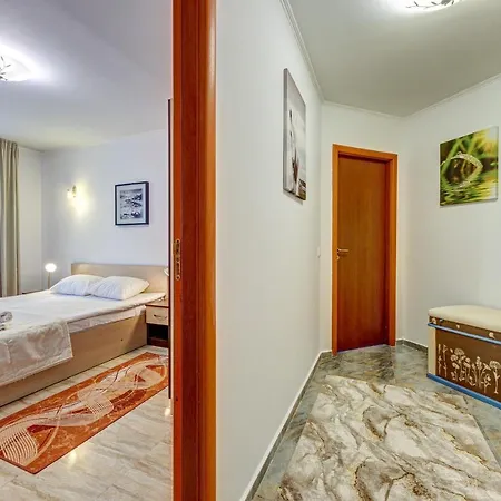 Bright And Spacious 2-bdr With Balcony By Flat Mаnager Apartment