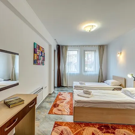 Bright And Spacious 2-bdr With Balcony By Flat Mаnager Pamporowo