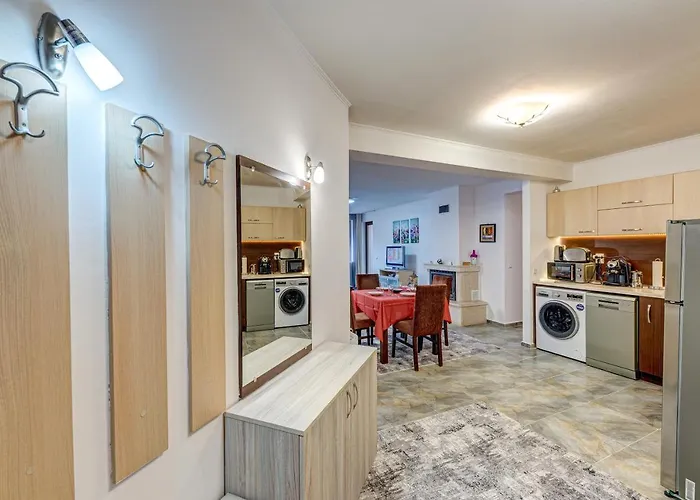 Bright And Spacious 2-bdr With Balcony By Flat Mаnager * Pamporowo