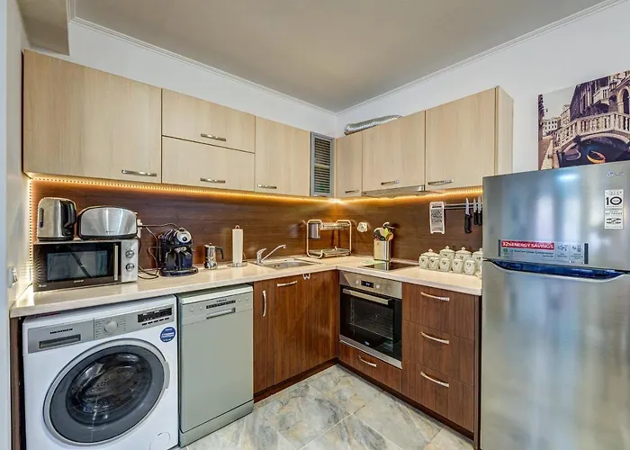 Daire Bright And Spacious 2-bdr With Balcony By Flat Mаnager