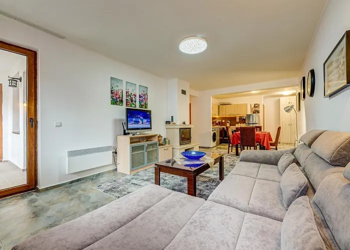 Bright And Spacious 2-bdr With Balcony By Flat Mаnager Apartment Pamporowo